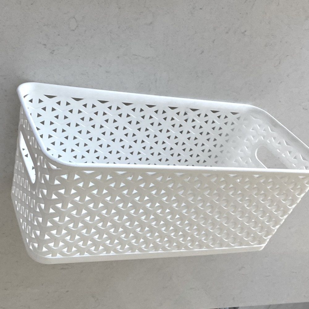 White Woven Storage Basket‎ 5'x12'in
